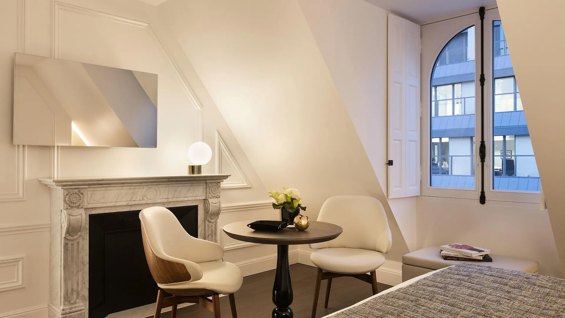 La Clef Champs-Elysees Paris By The Crest Collection Hotell