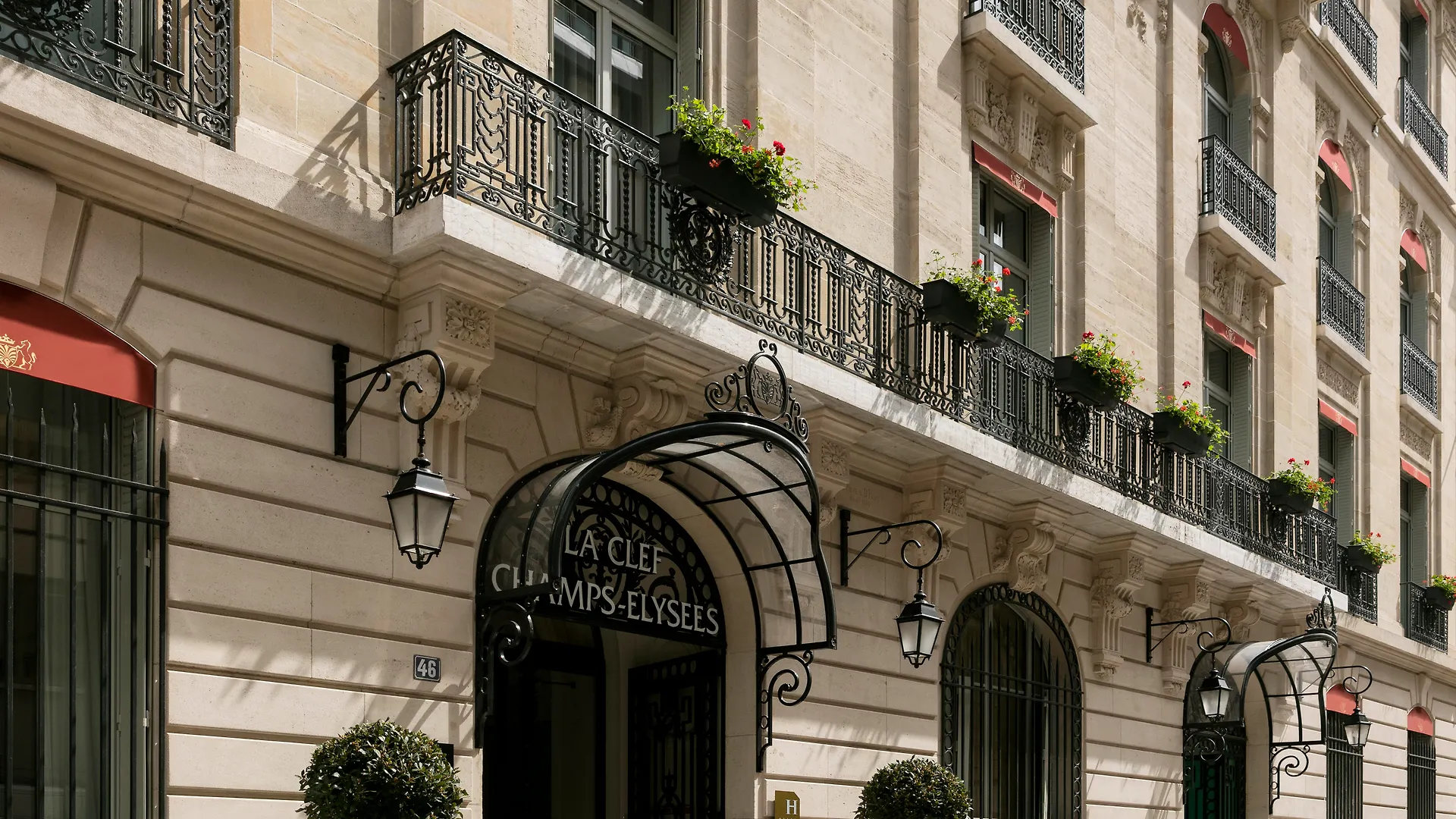 La Clef Champs-Elysees Paris By The Crest Collection 5*,