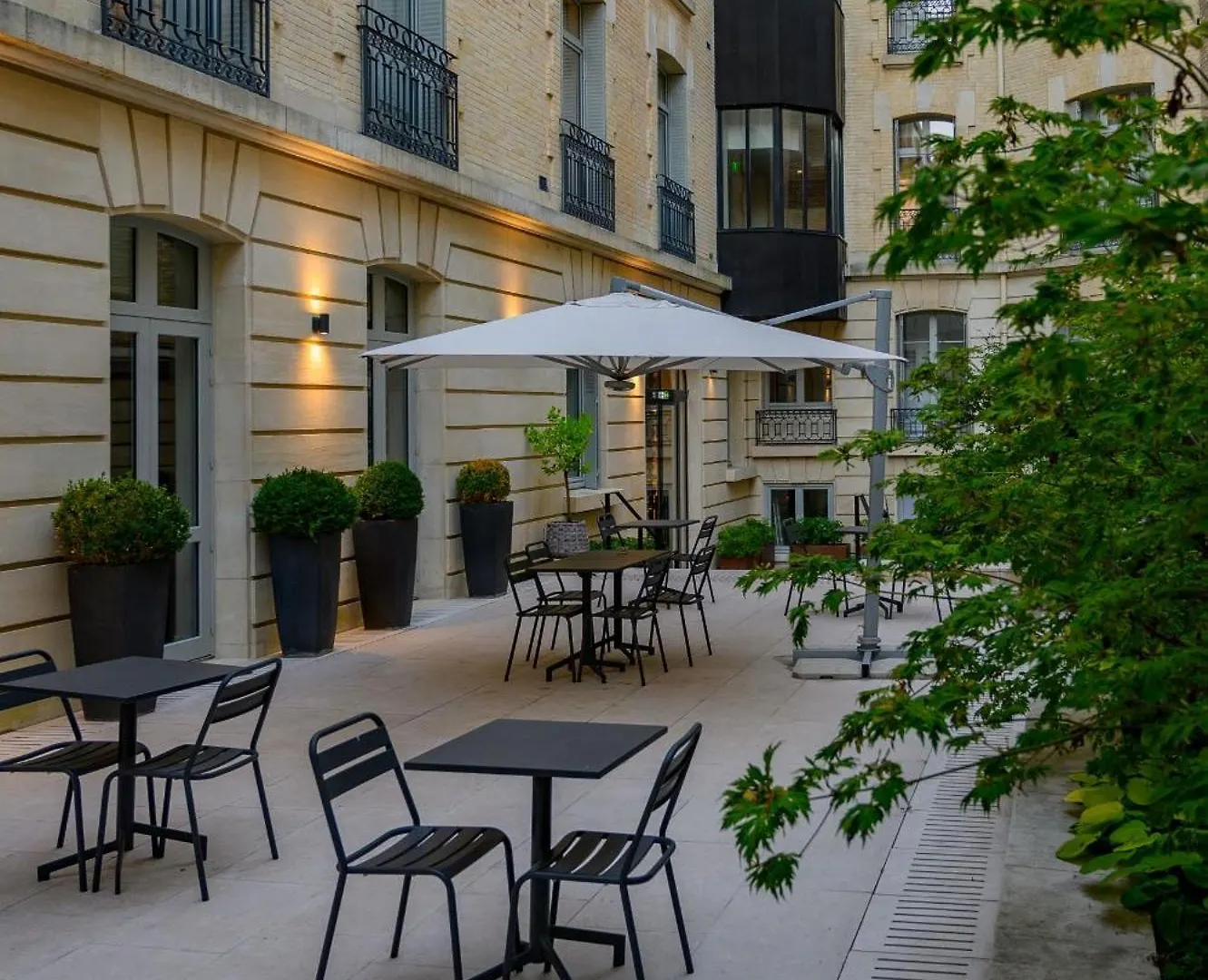 La Clef Champs-Elysees Paris By The Crest Collection Hotell