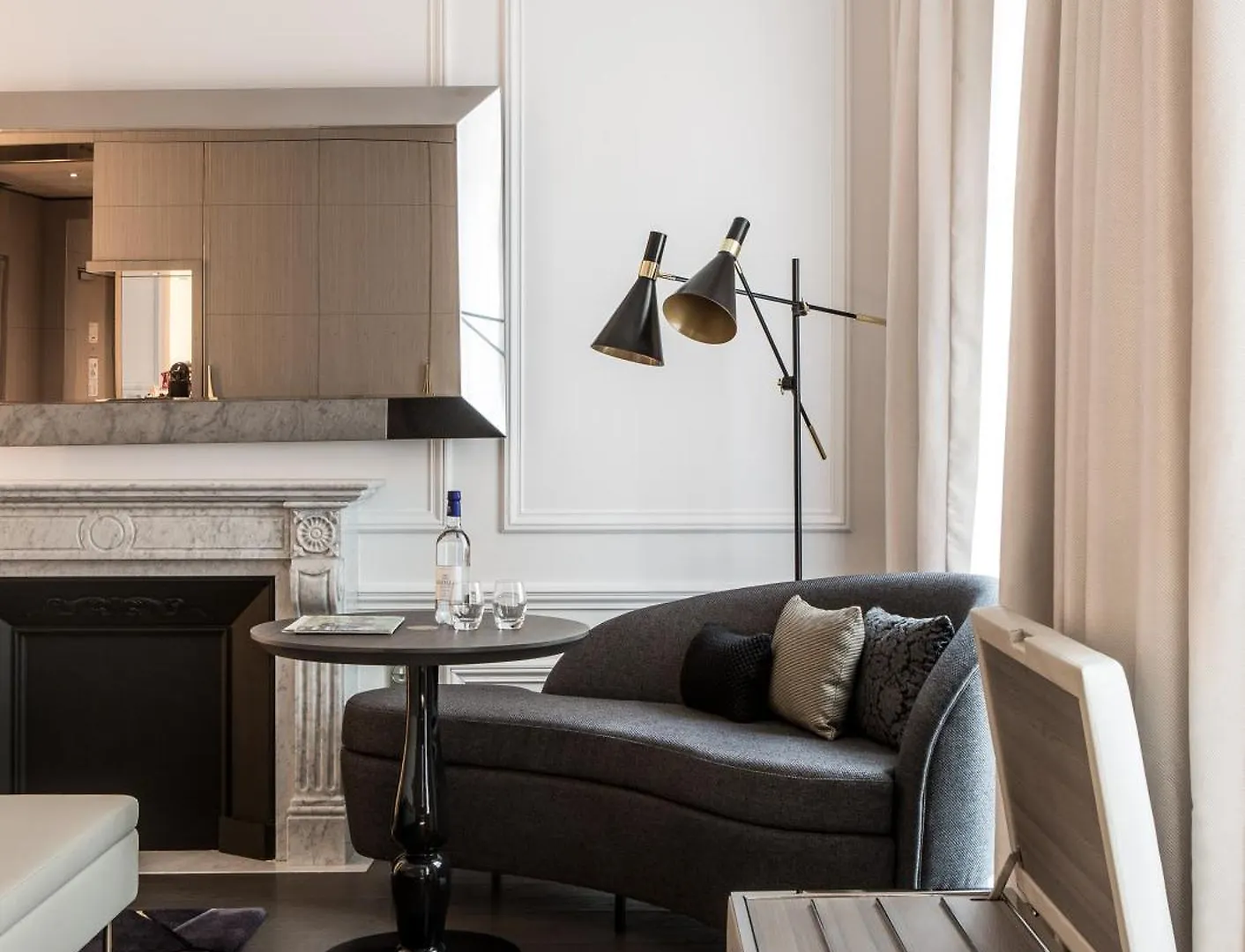 La Clef Champs-Elysees Paris By The Crest Collection 5*,