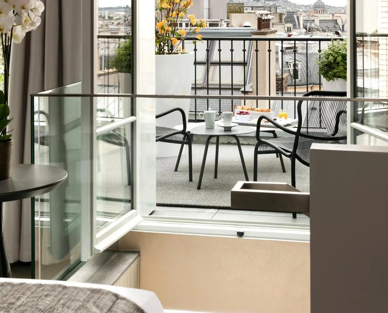 La Clef Champs-Elysees Paris By The Crest Collection Hotell