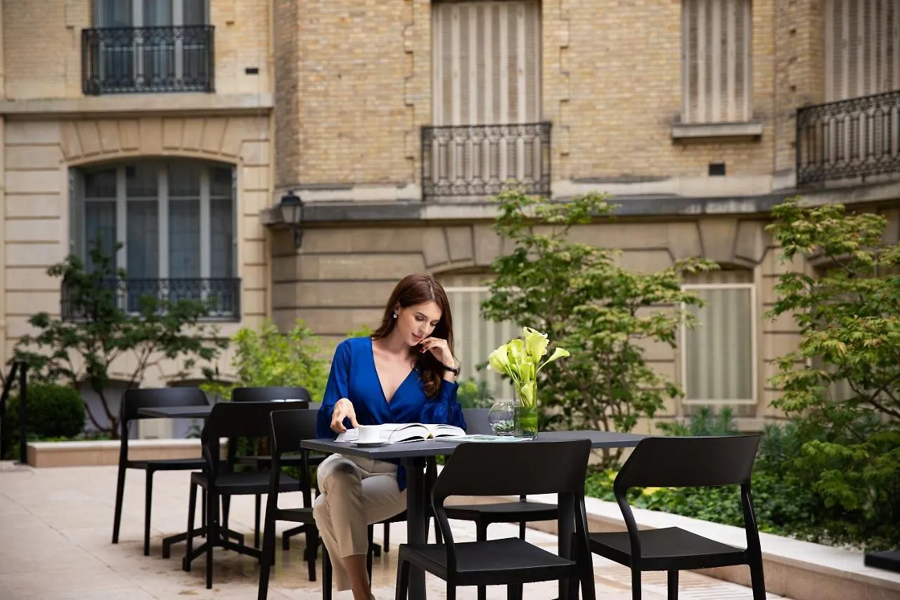 La Clef Champs-Elysees Paris By The Crest Collection 5*,