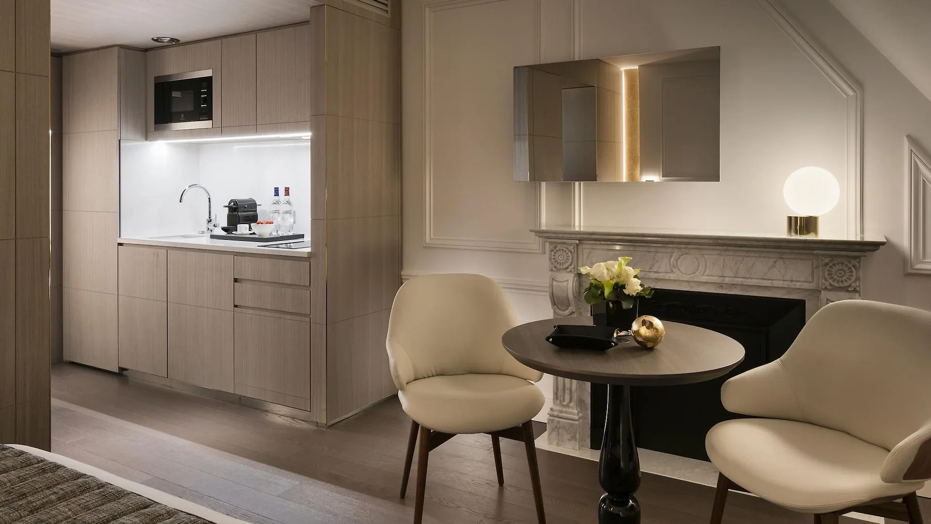 Hotel La Clef Champs-Elysees Paris By The Crest Collection