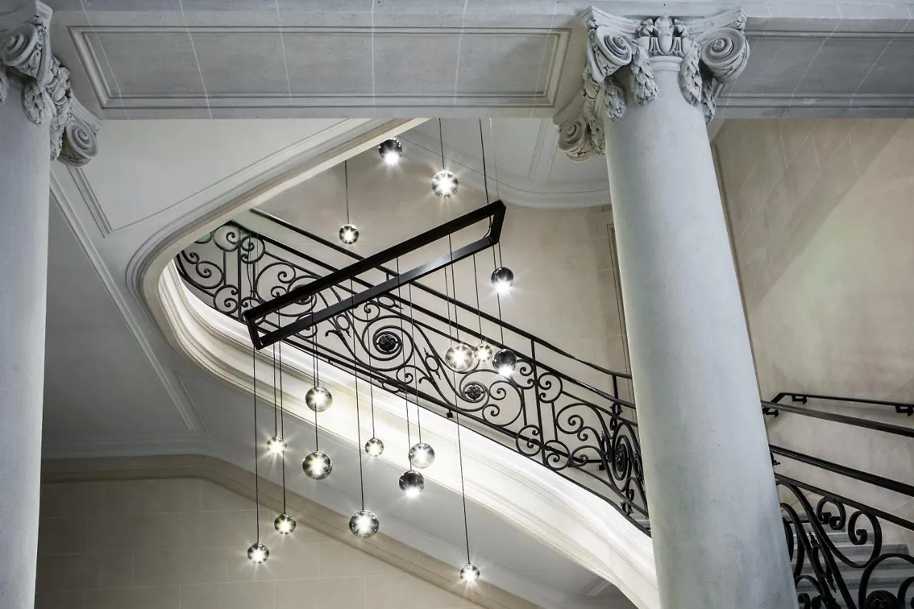 La Clef Champs-Elysees Paris By The Crest Collection Hotel